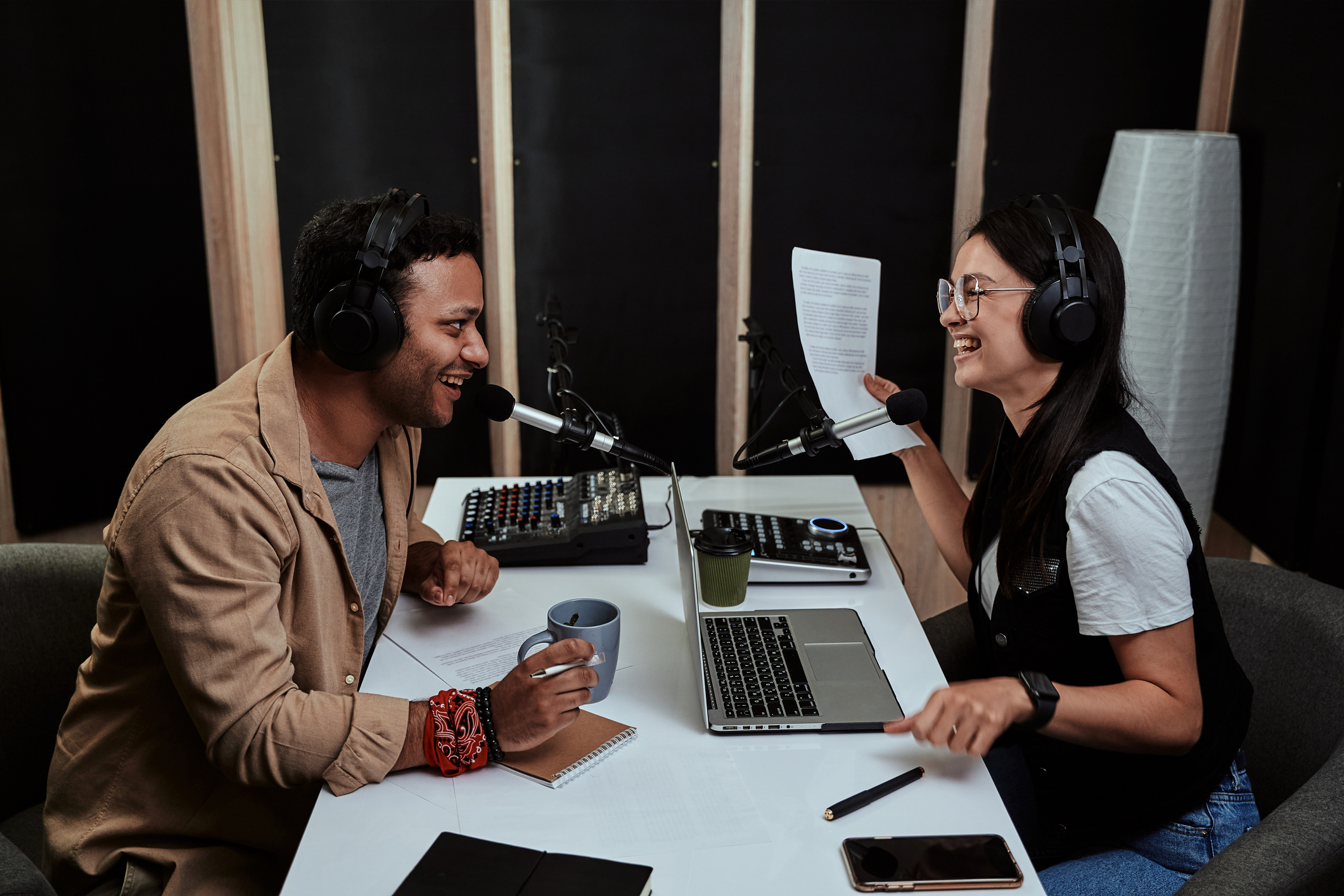 Como criar um podcast corporativo que não soa como propaganda?